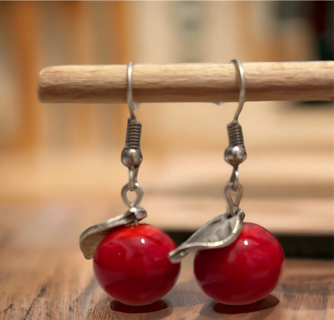 Rote Glaskugel-Ohrringe mit Blatt-Accessoires