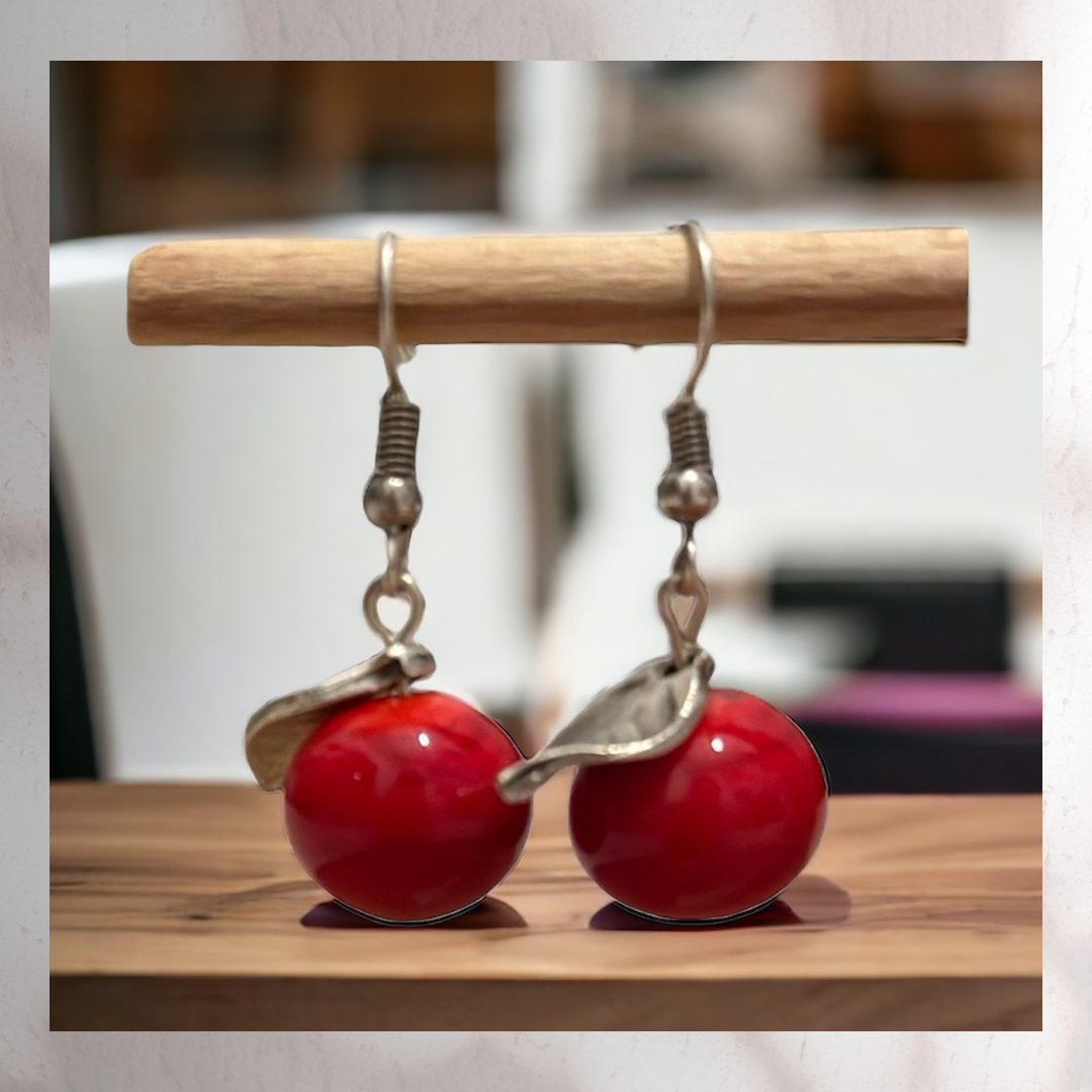 Rote Glaskugel-Ohrringe mit Blatt-Accessoires