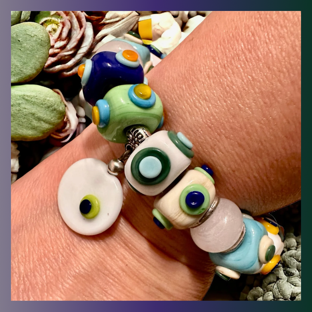 Atemberaubendes Armband aus Muranoglas mit farbenfroher Evil Eye Figur 925 Sterling Silberbeschichtung.